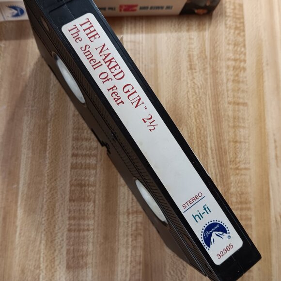 The Naked Gun 2½ The Smell of Fear 1991 VHS Rental VGT  Leslie Nielsen Presley - Picture 7 of 7